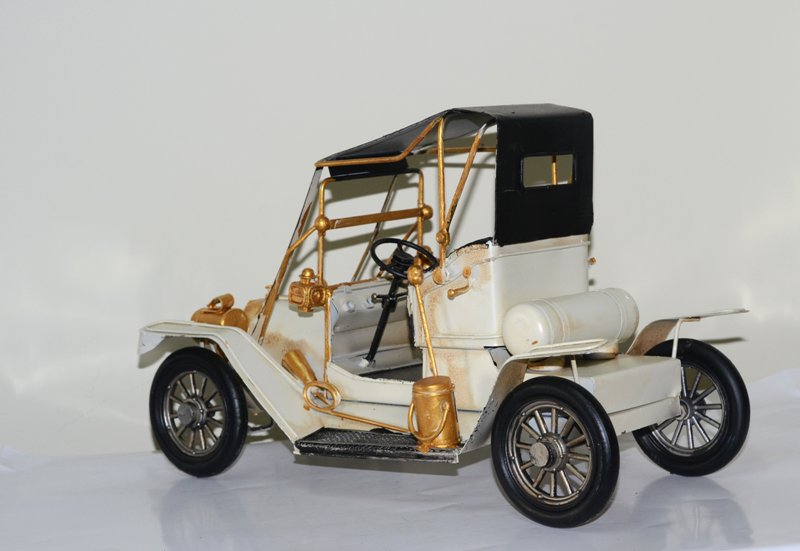 Mô hình xe hơi, xe ô tô cổ Châu Âu kim loại trưng bày/ Vintage Metal Car Handmade Decoration (1904E-7781)