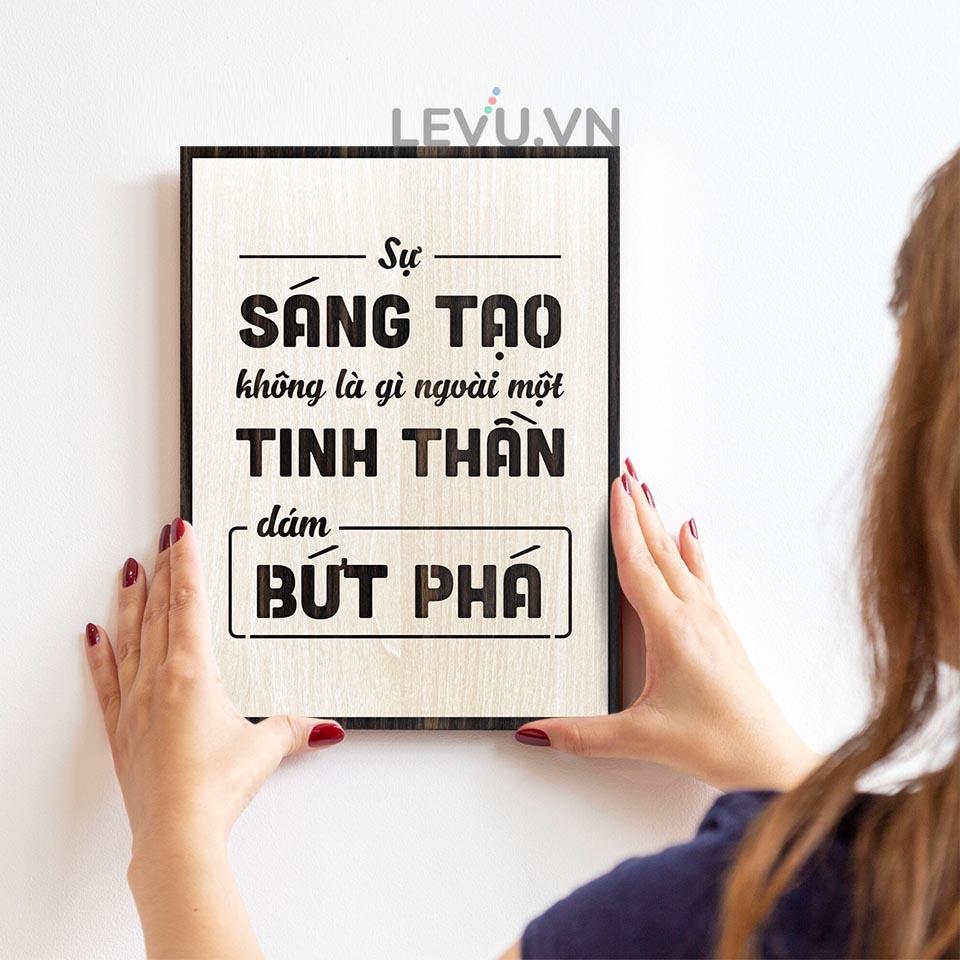 Tranh slogan bằng gỗ khắc chữ LEVU LV110 "Sự sáng tạo không là gì ngoài một tinh thần dám bứt phá"
