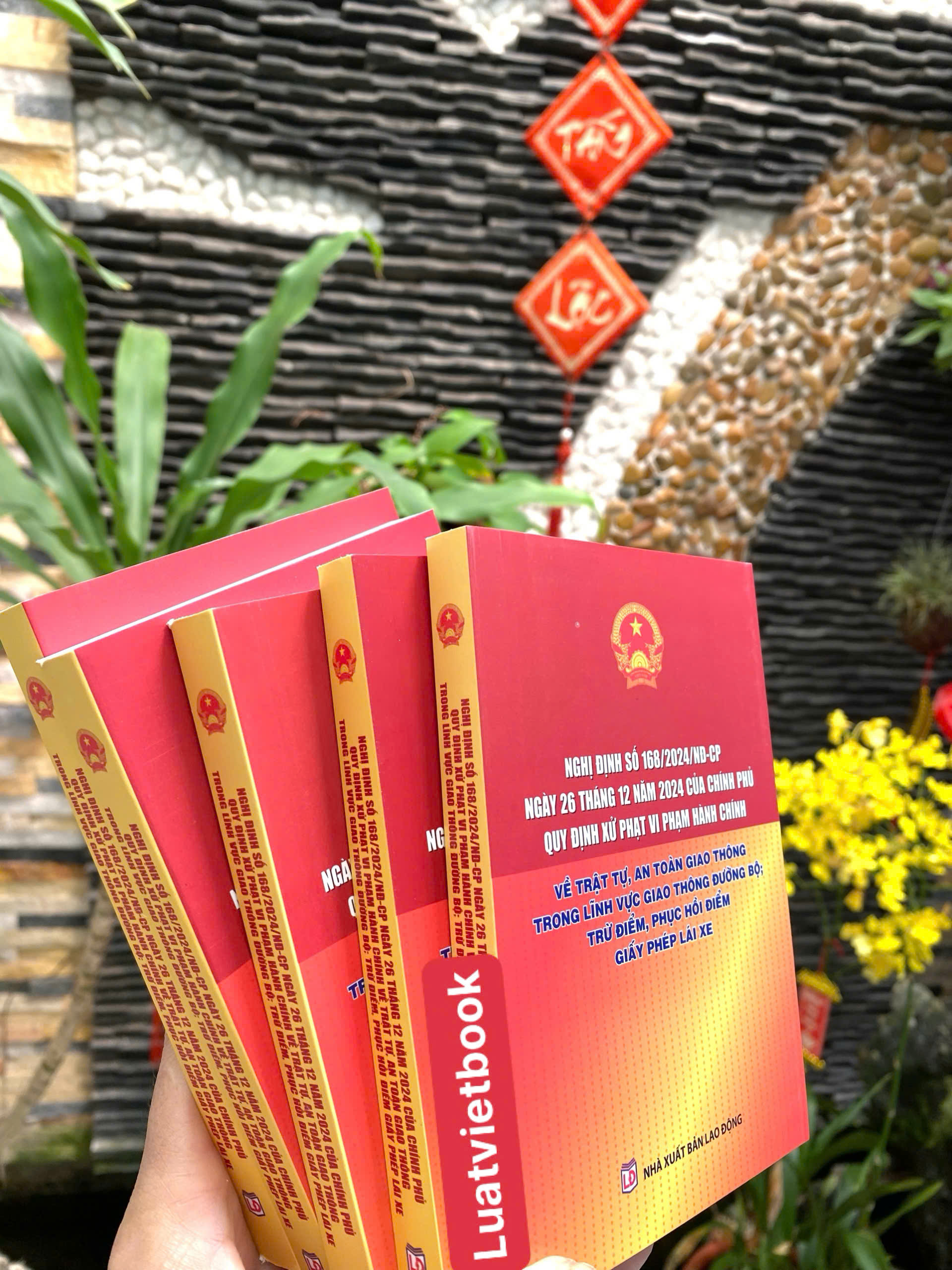 Nghị định 168/2024/NĐ-CP ngày 26-12-2024 của Chính Phủ Quy Định Xử Phạt Vi Phạm Hành Chính Về Trật Tự, An Toàn Giao Thông Trong Lĩnh Vực Giao Thông Đường Bộ; Trừ Điểm, Phục Hồi Điểm Giấy Phép Lái Xe