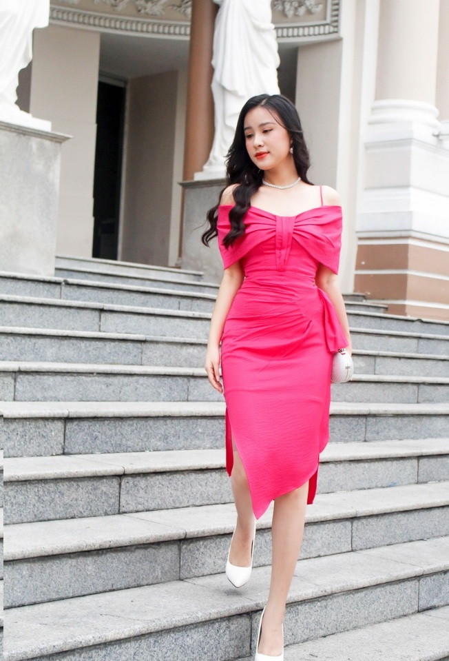 Đầm ôm lụa lạnh trễ vai tà xéo đi tiệc cực kỳ quyến rũ