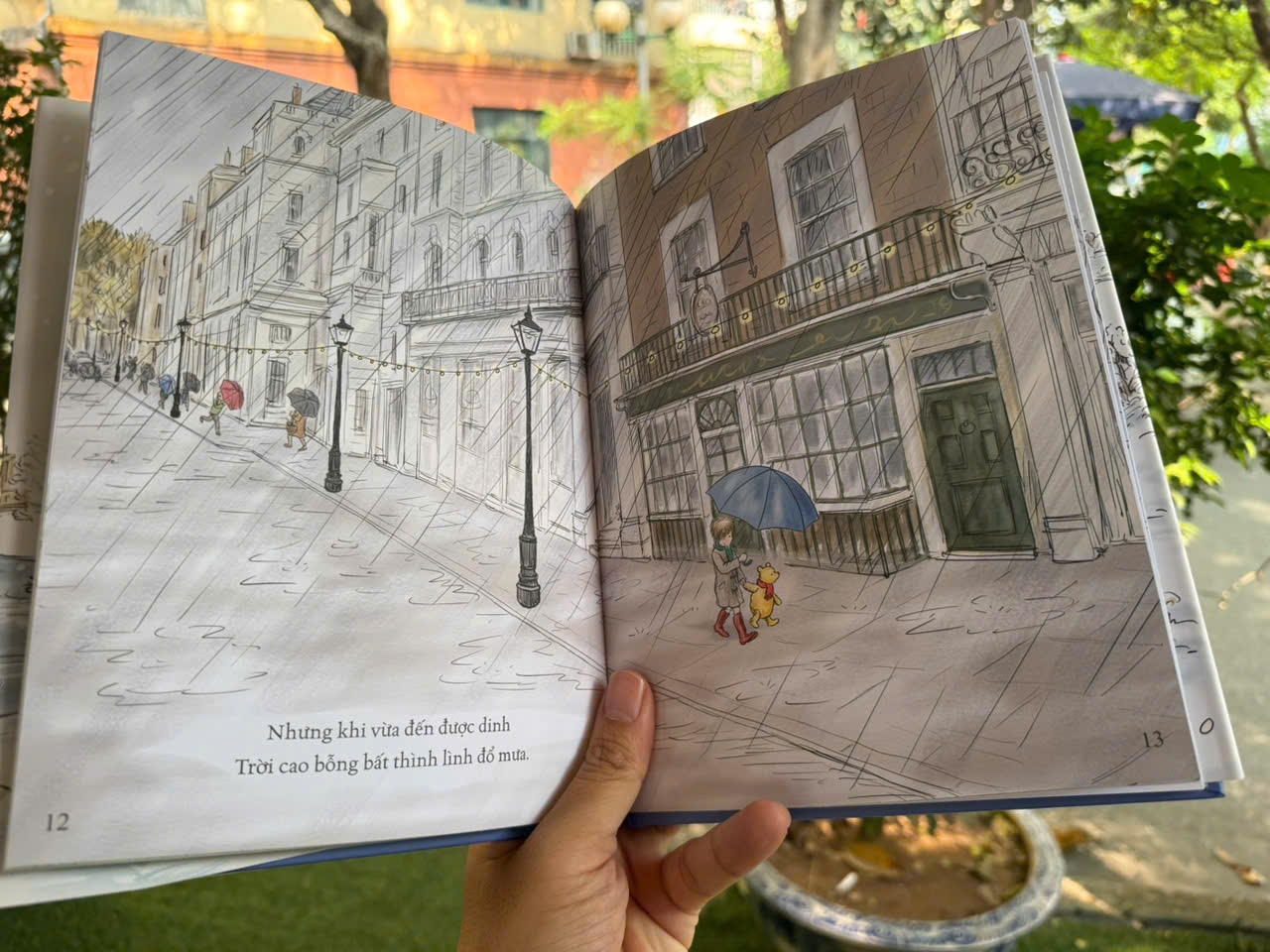 (Combo 4 cuốn) GẤU POOH VÀ TÔI - GẤU POOH VÀ BỮA TIỆC - GẤU POOH Ở CUNG ĐIỆN HOÀNG GIA - POOH ƠI, TA PHẢI LÀM GÌ? - Jeanne Willis – Nhân Dân Books - NXB Văn Học