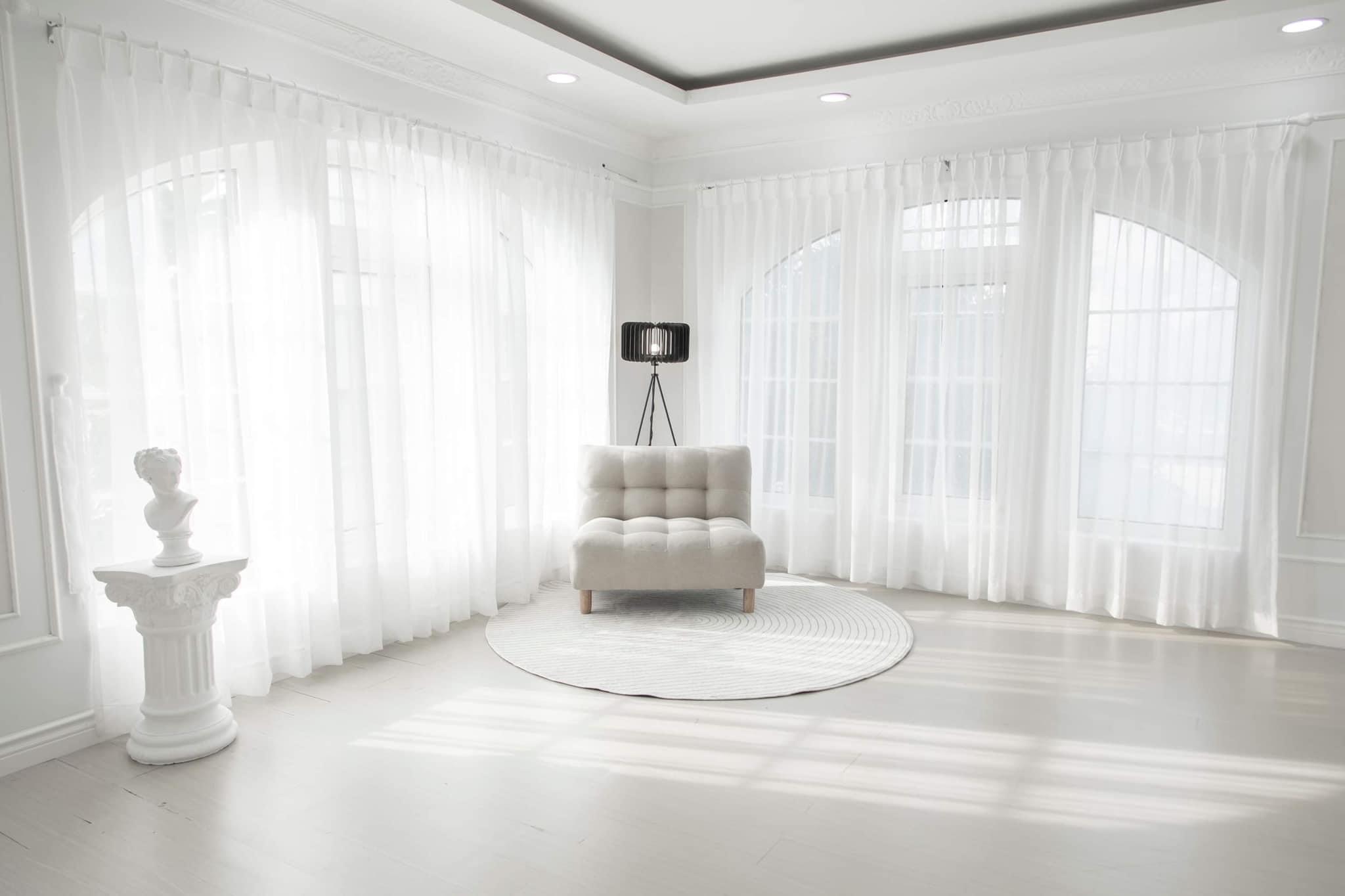 Đèn cây đứng chân máy minimalist, chao đan bằng gỗ độc đáo DCLA013