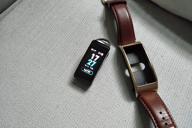 Vòng đeo tay kiêm tai nghe bluetooth Huawei Talk Band B5 