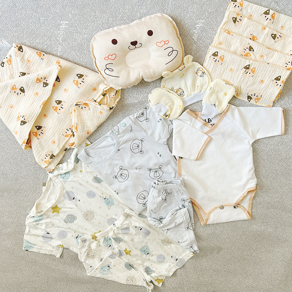 Set Quà Tặng Sơ Sinh Đầy Tháng 16 Chi Tiết Ngắn Tay Cho Bé Trai NB House Kids (Mẫu Ngẫu Nhiên)