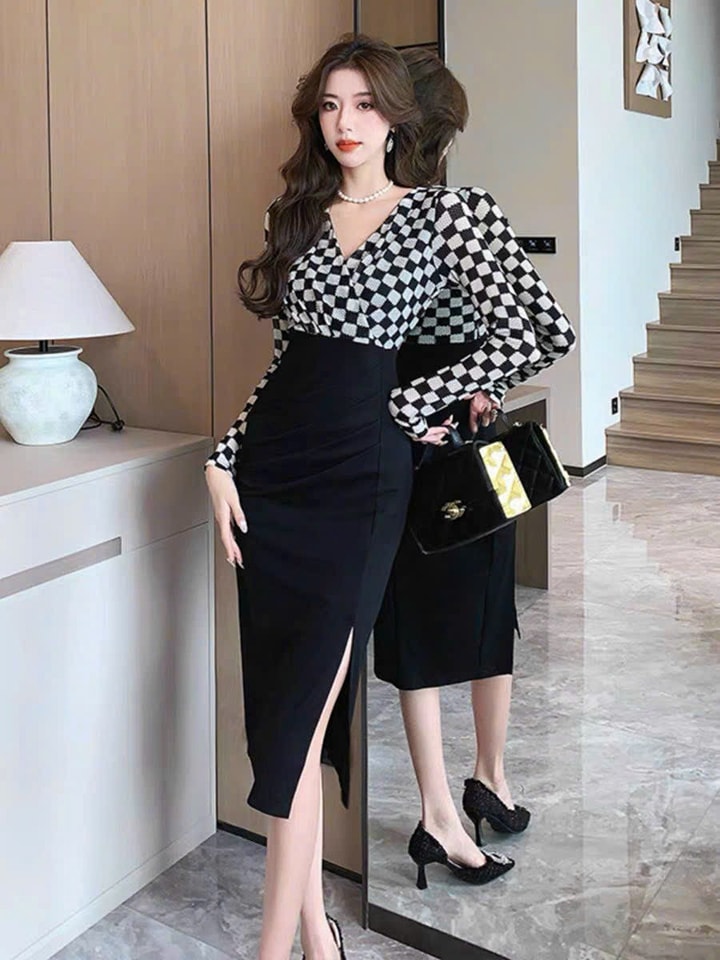 Đầm Body Xẻ Tà Phối Họa Tiết Cổ Đắp Chéo Tay Dài