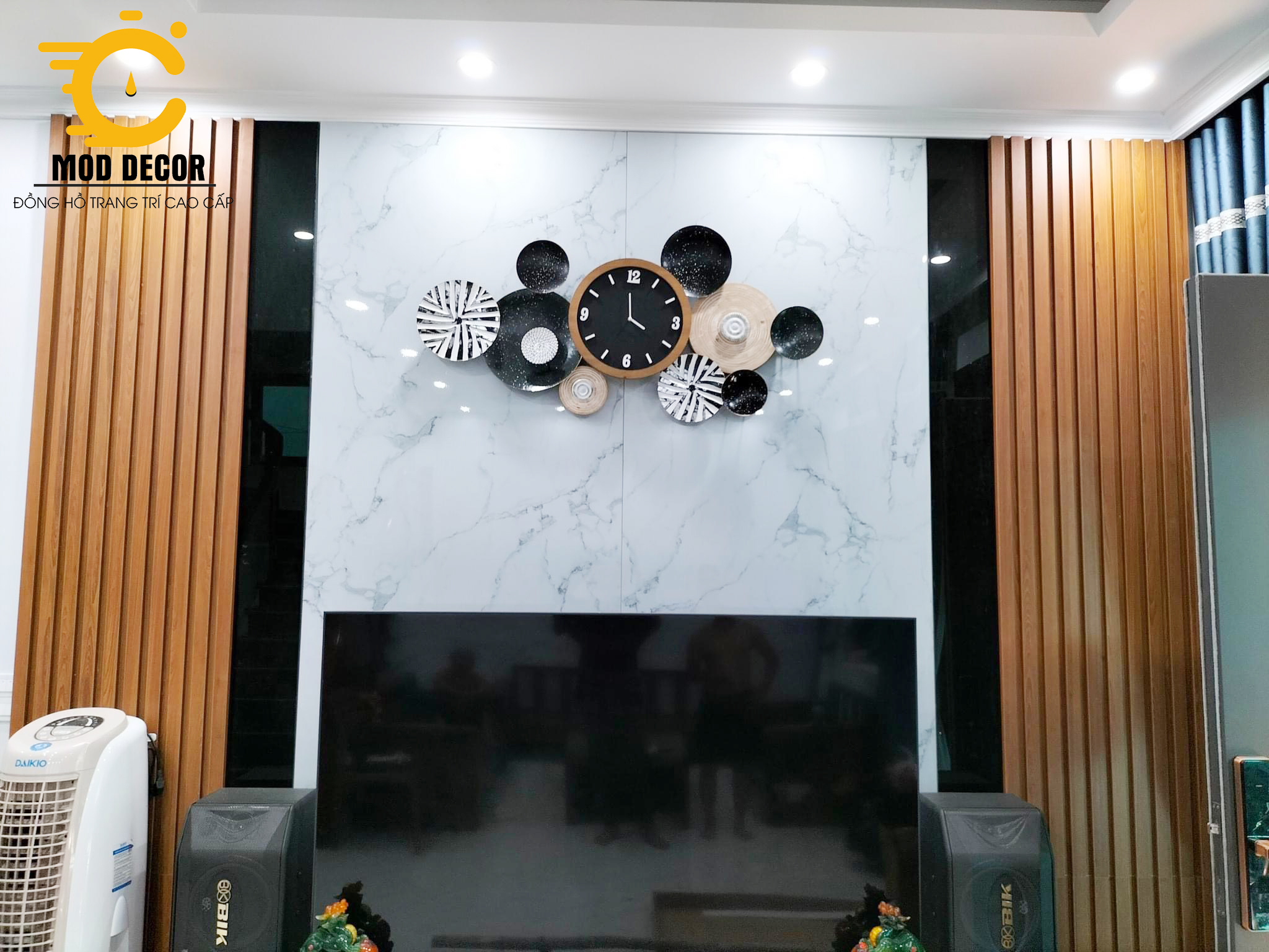 Đồng hồ treo tường decor nghệ thuật mặt đen 2125 trang trí nhà cửa đẹp