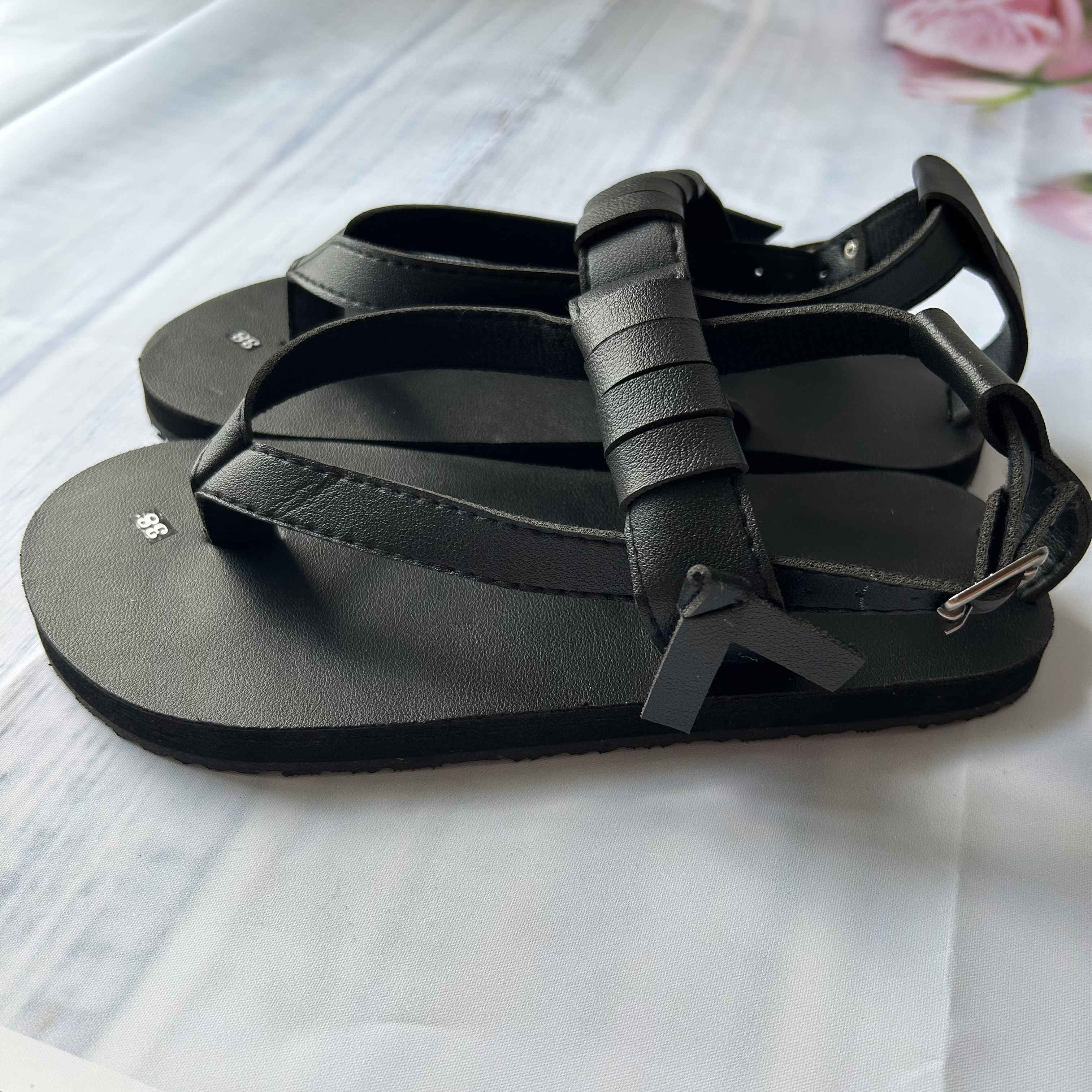 Dép sandal Nữ quai da mềm Đế bệt Cao Su ôm chân LYNA Sandal mã SD10