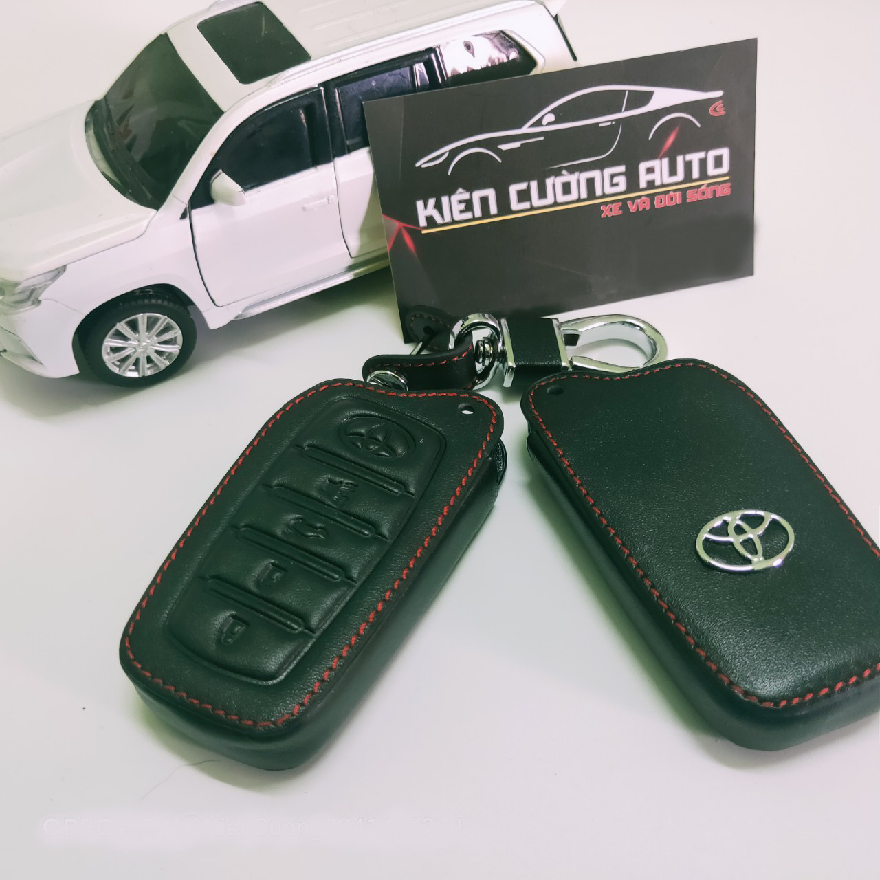 Bao da Chìa Khóa ô tô kèm móc khóa xe Toyota Camry 2019-2021 loại 4 nút - Mẫu Chìa Thông Minh
