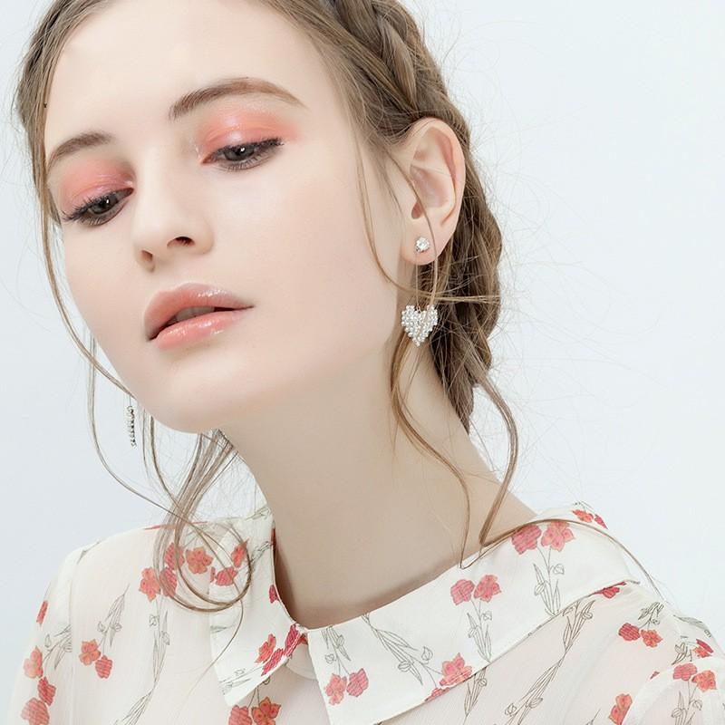 Khuyên tai nữ trái tim đính hạt lấp lánh