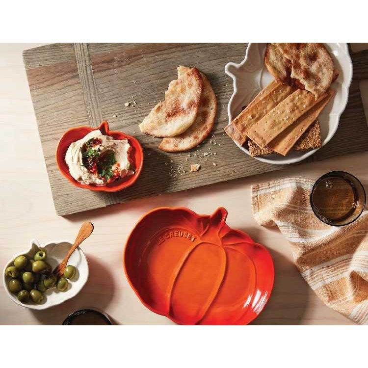 Đĩa le creuset hình quả bí ngô, cà chua, đường kính 23cm