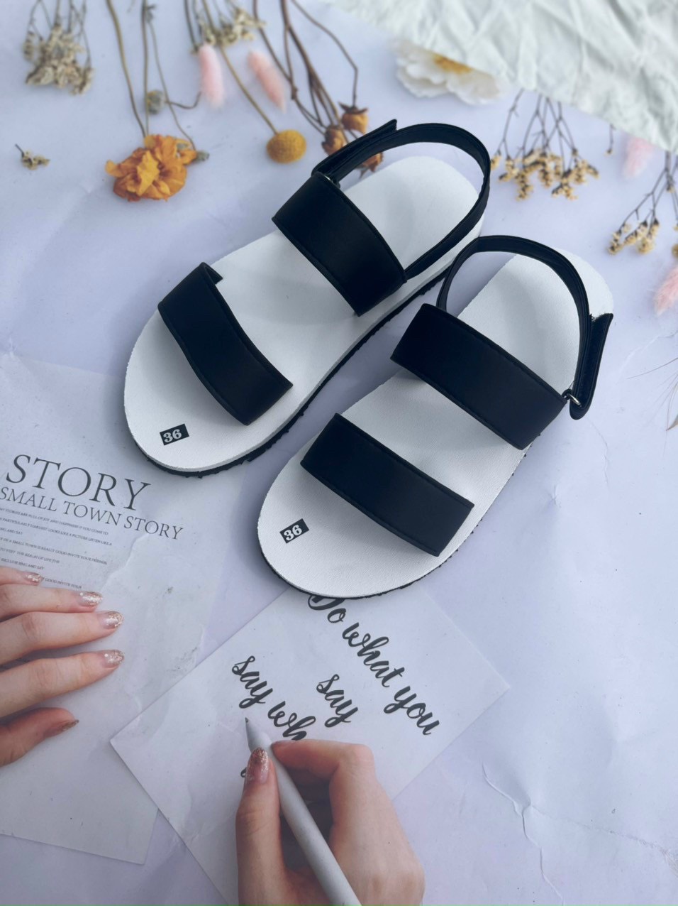 Dép sandal Nữ quai da mềm Đế bệt Cao Su ôm chân LYNA Sandal - đế trắng quai đen