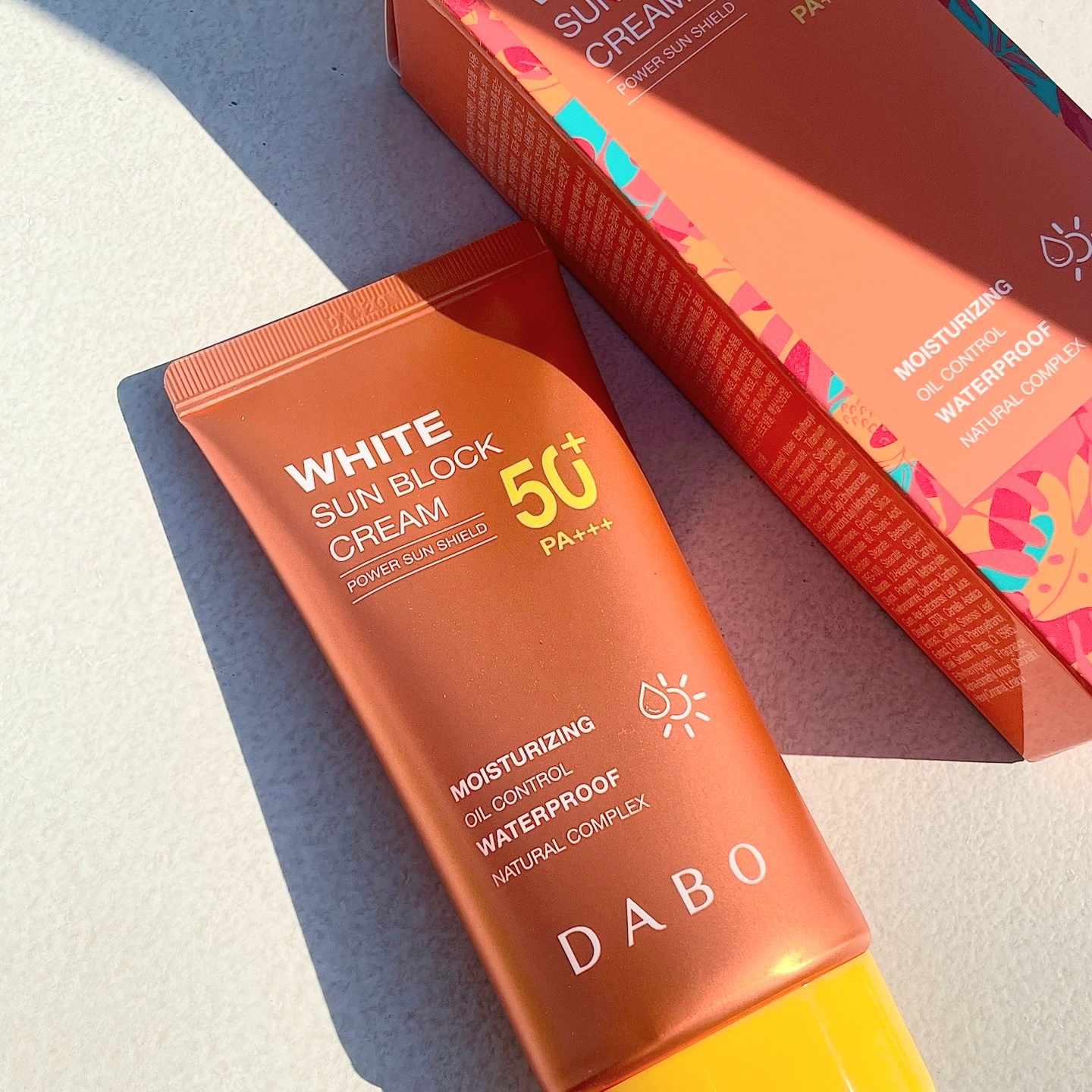 Kem chống nắng lót nền trang điểm trắng mịn bật tone Dabo White Sunblock Cream SPF 50 PA+++ Hàn quốc (70ml)- Hàng Chính Hãng