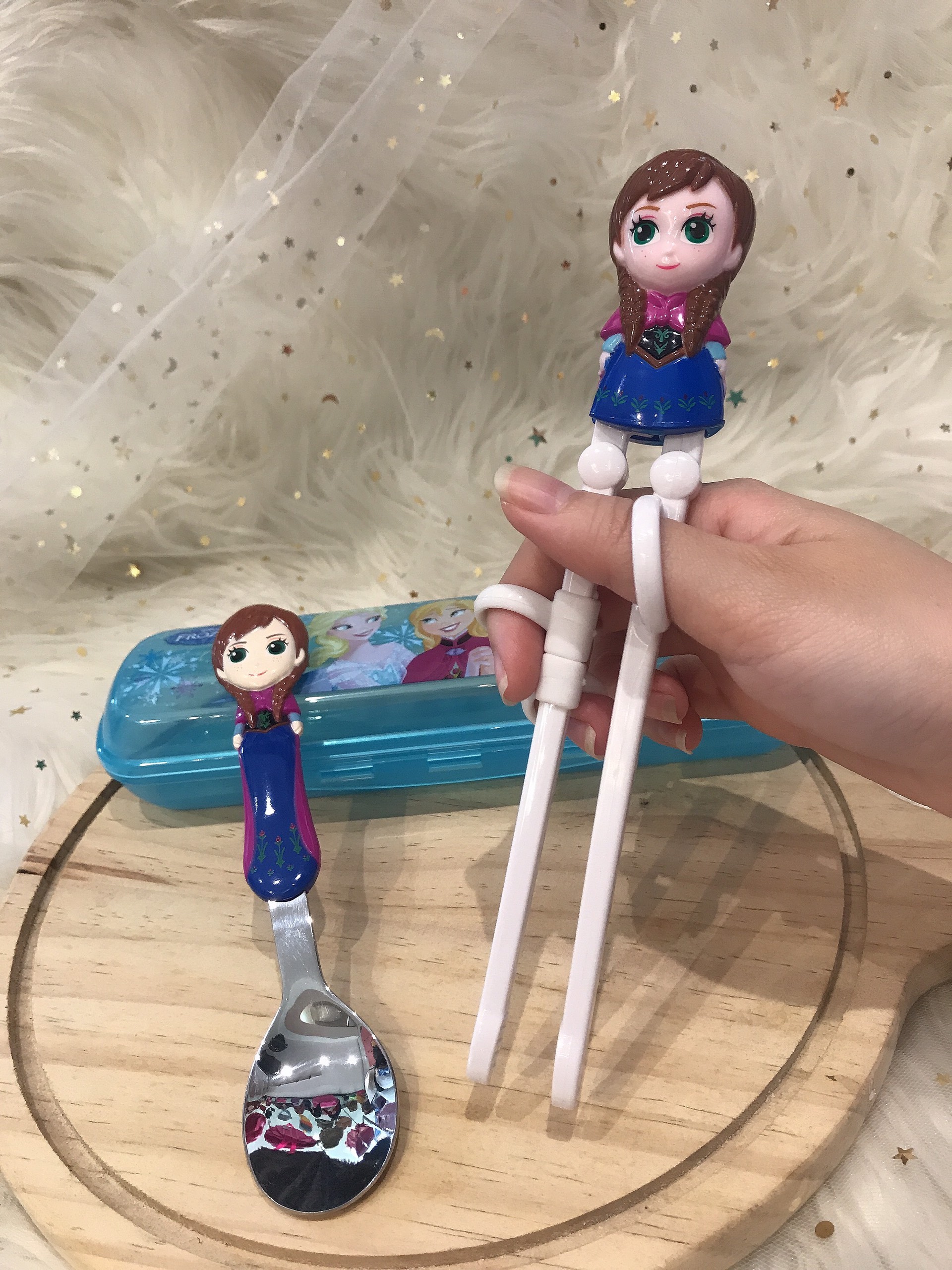 Set muỗng, đũa tập ăn kèm hộp đựng hình công chúa Anna Frozen 3D siêu xinh cho bé gái - PDP2190