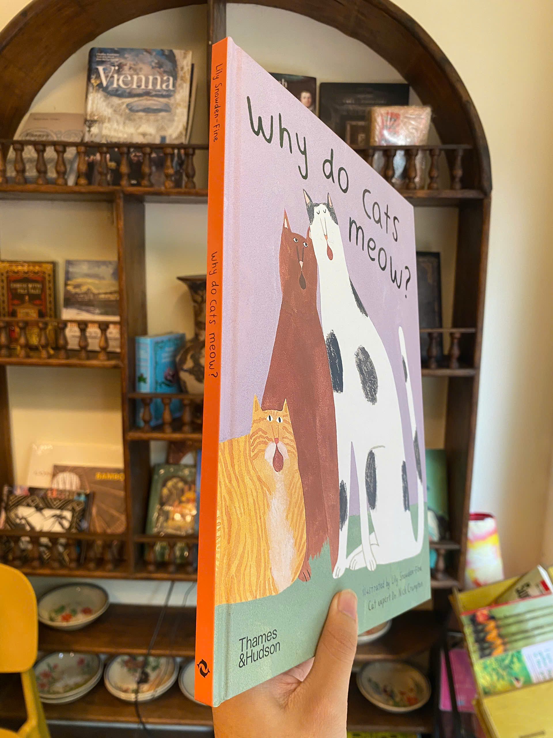 Sách - Why do Cats Meow?: Curious Questions About Your Favorite Pets by Nick Crumpton