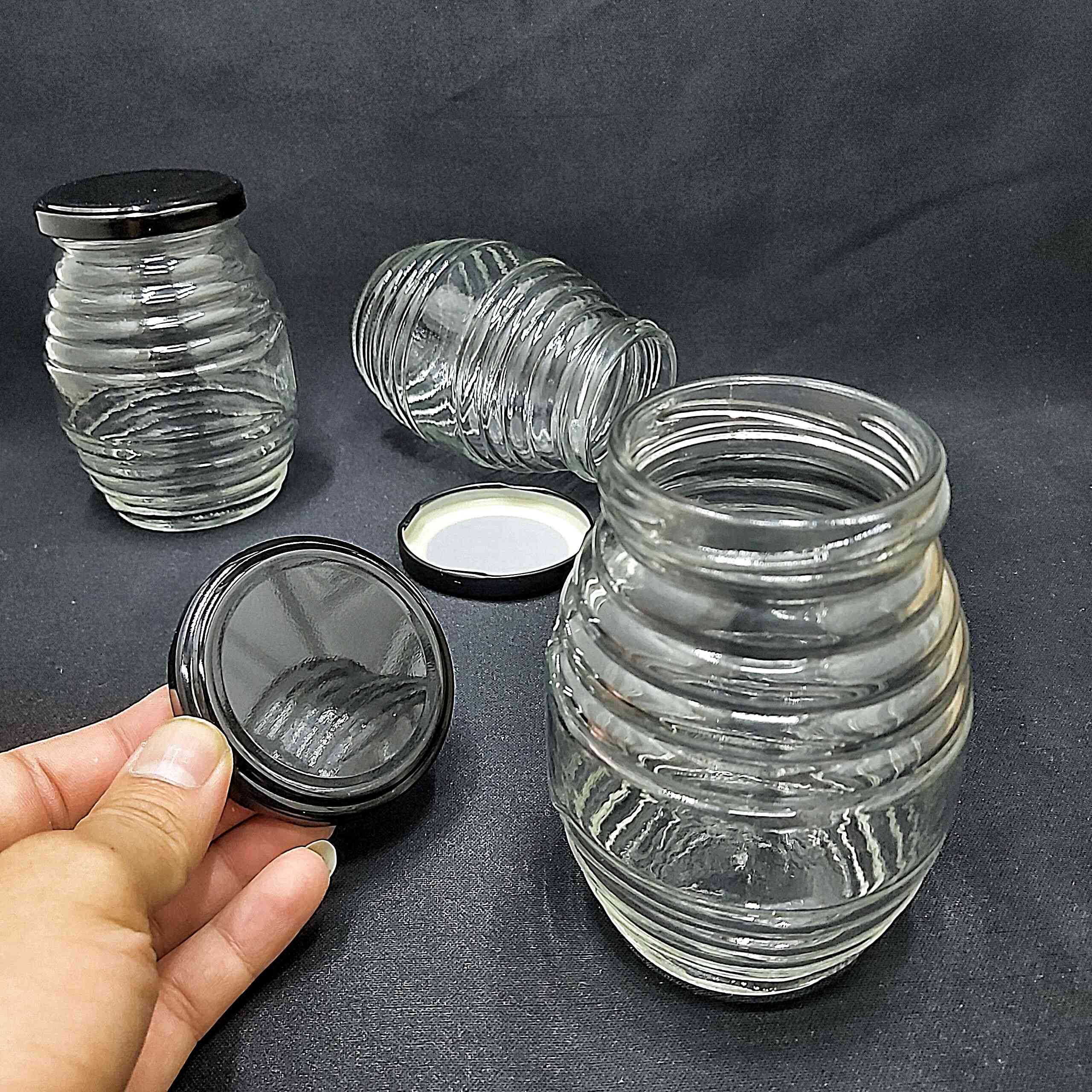 Combo 8 hũ thủy tinh 350ml mẫu con ong nắp thiếc đen vặn – hủ đựng mật ong, yến chưng, dầu dừa, gia vị, thức uống, sữa chua