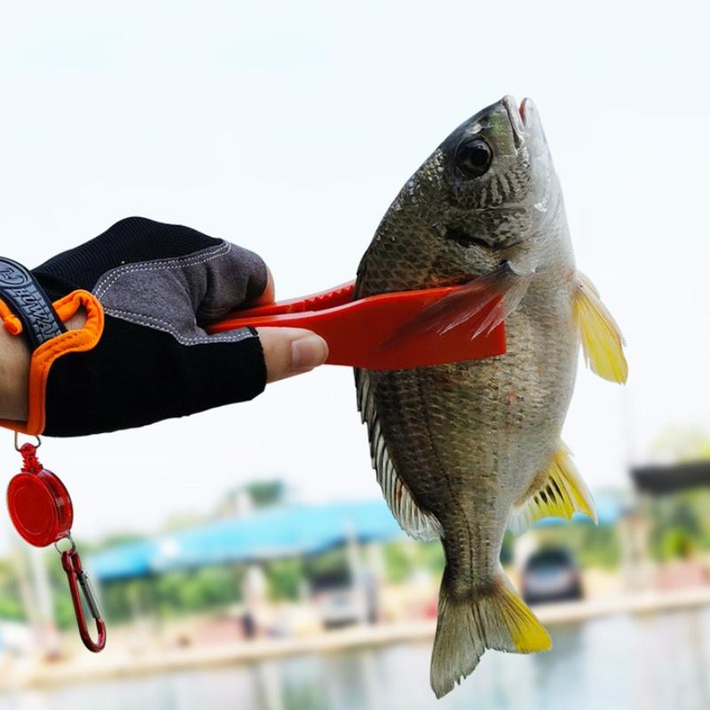 Fishing Body Grip Clamp Gripper Grabber with Lock Switch Trigger Multifunctional Fishing Fish Clip Hand Controller Tackle Tool