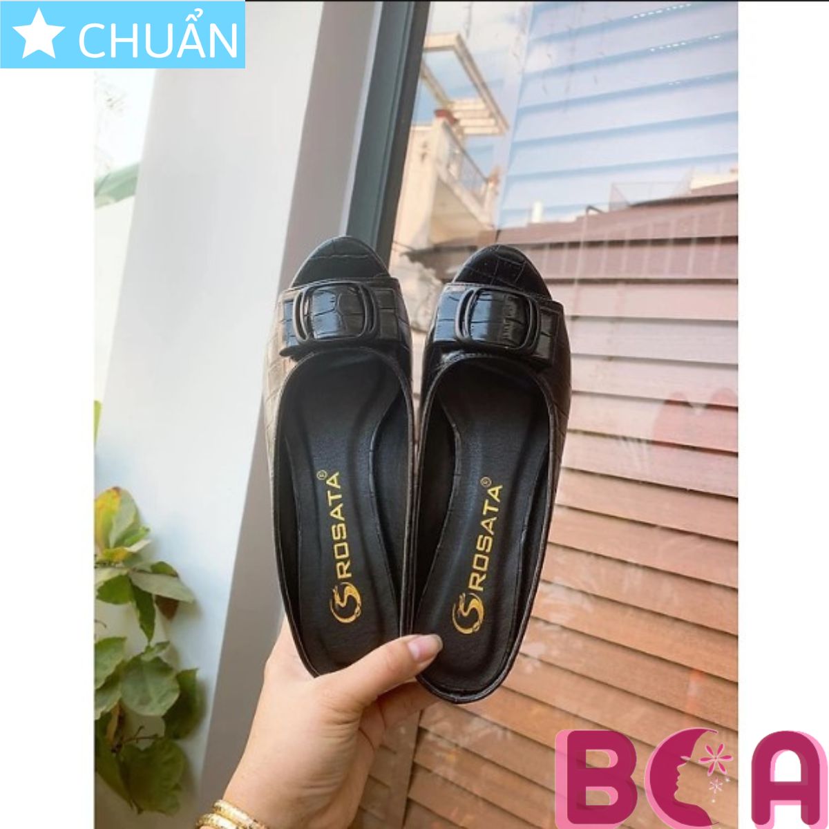 Dép sục nữ màu đen 2p RO381 ROSATA tại BCASHOP hở mũi, quai ngang có đính nơ vuông, vân nổi thời trang và sang trọng