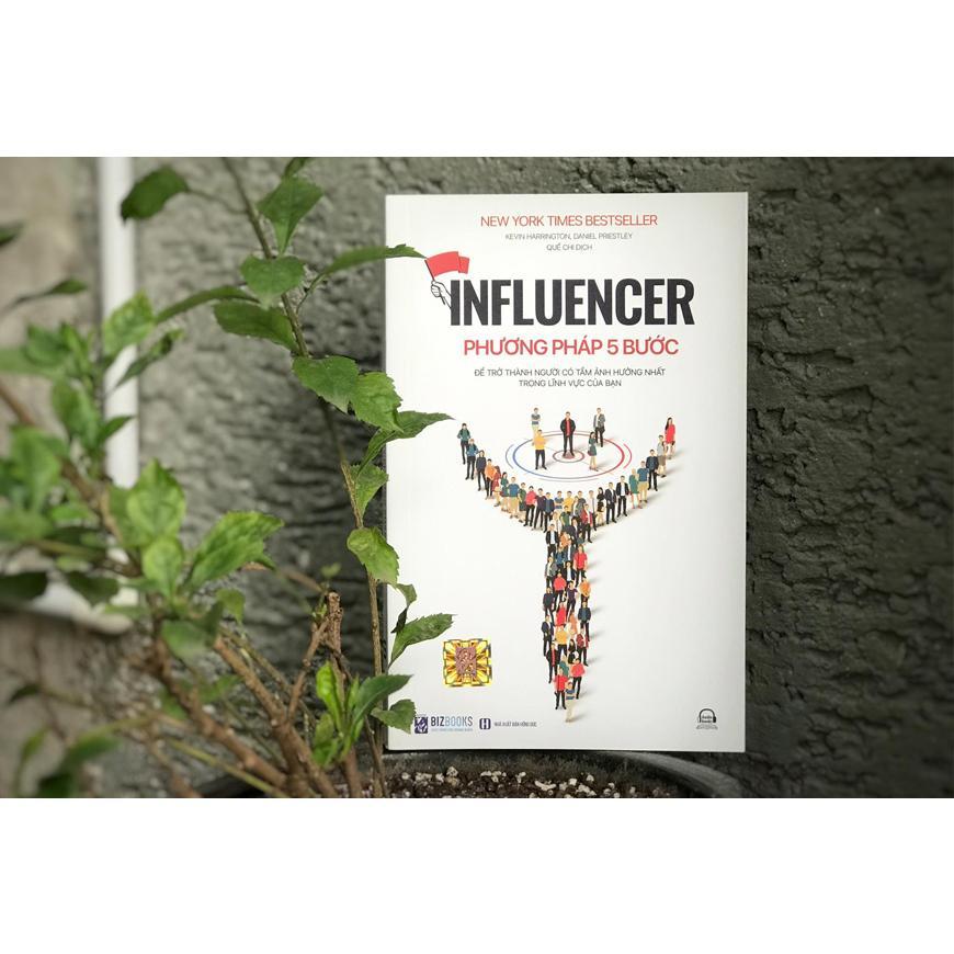 Sách - Influencer - Phương Pháp 5 Bước Để Trở Thành Người Có Tầm Ảnh Hưởng Nhất Trong Lĩnh Vực Của Bạn - MCBooks