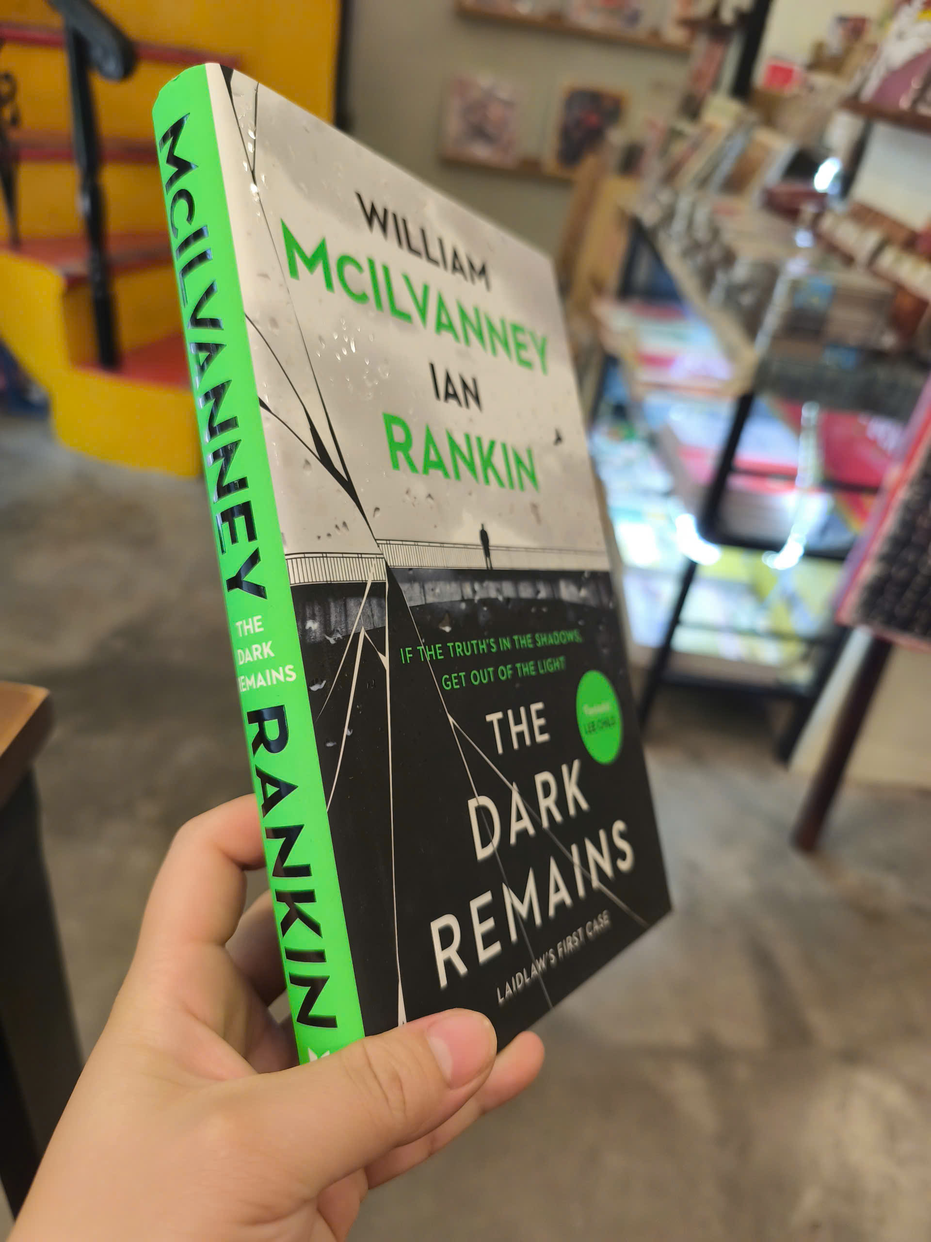 Sách - The Dark Remains by William McIlvanney - Crime/ Mystery /Fiction/ ngoại văn nhập khẩu UK