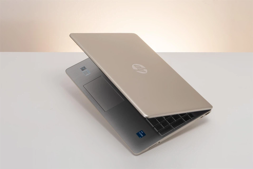Laptop HP 15s fq2711TU i3 1115G4/8GB/256GB/15.6"FHD/Win 11 Vàng - Hàng Chính Hãng