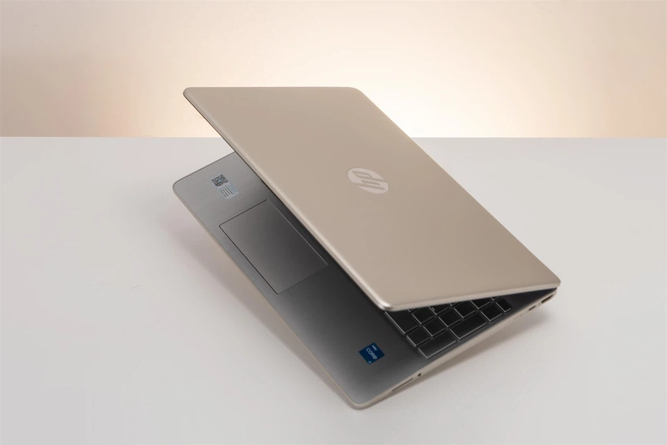 Laptop HP 15s fq2711TU i3 1115G4/8GB/256GB/15.6"FHD/Win 11 (7C0R6PA) Vàng - Hàng Chính Hãng