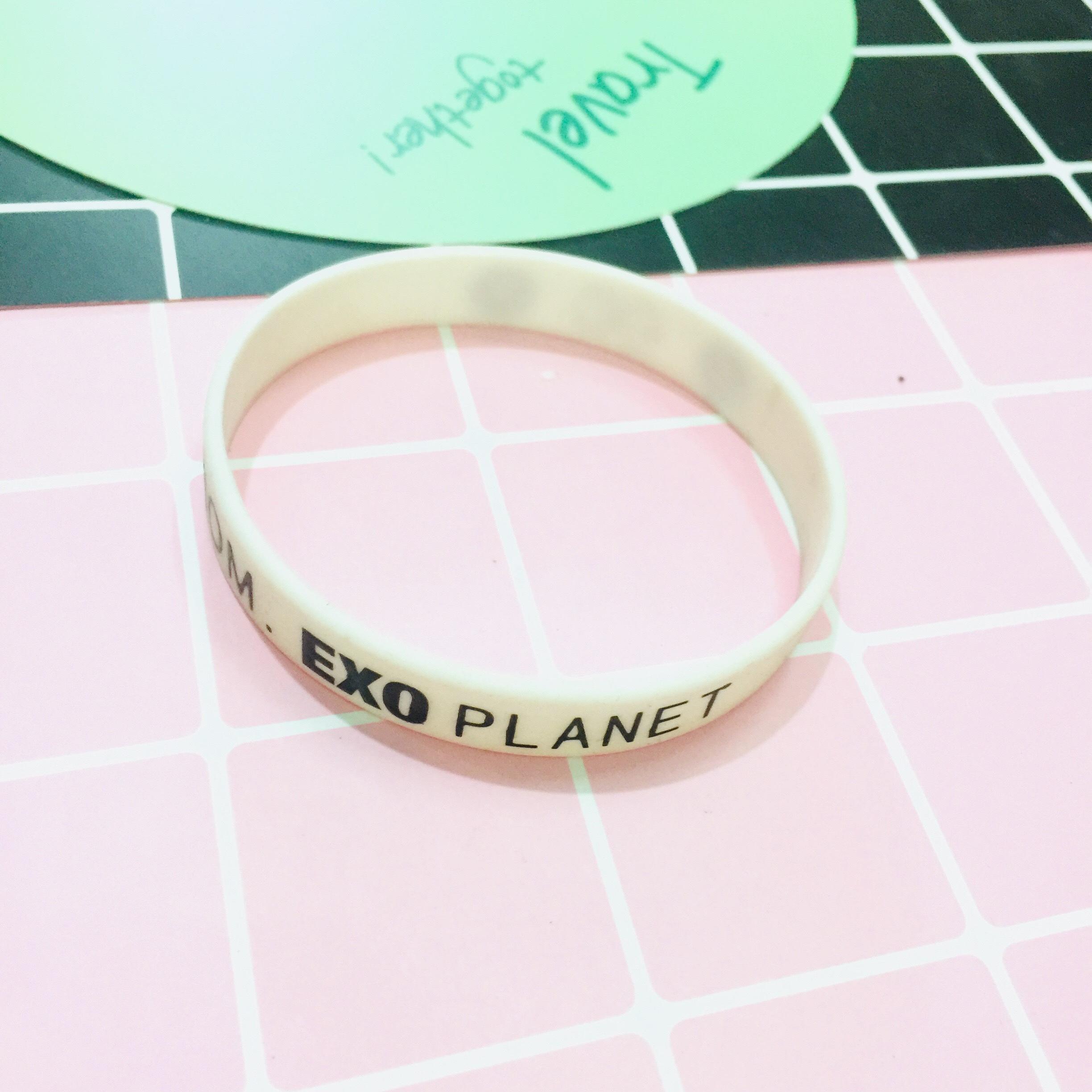 VÒNG TAY. LẮC TAY CAO SU EXO KPOP COMBO 2 CÁI MẪU KHÁC NHAU