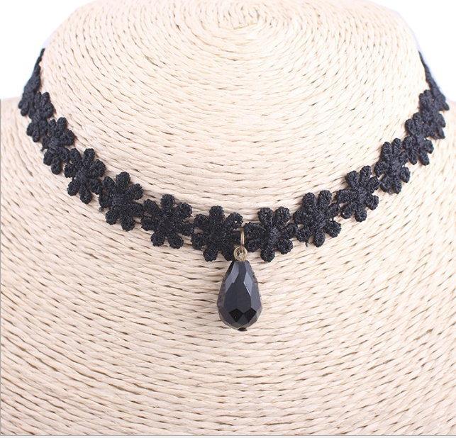 Vòng cổ choker V12 dây hoa đính hạt đen