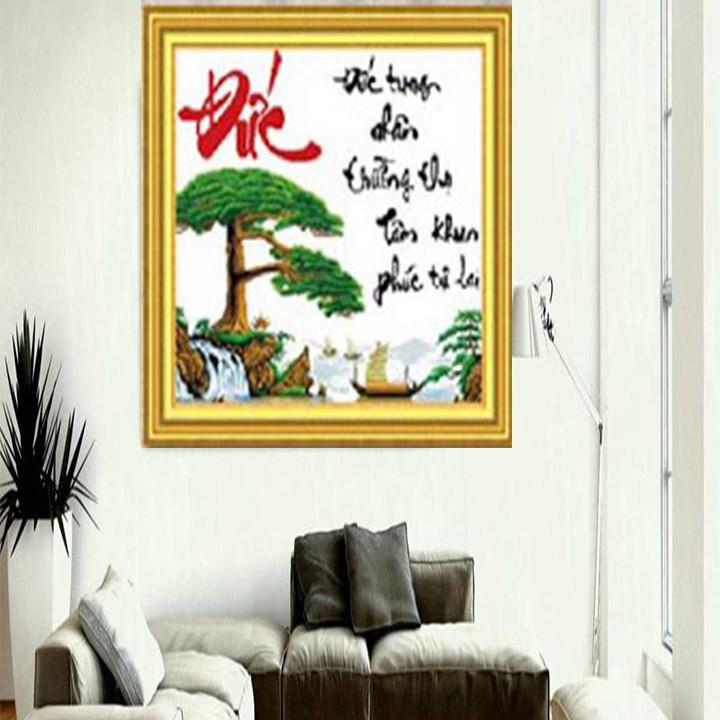 Tranh thêu chữ đức cây tùng 222894 - kích thước: 84 * 75cm.