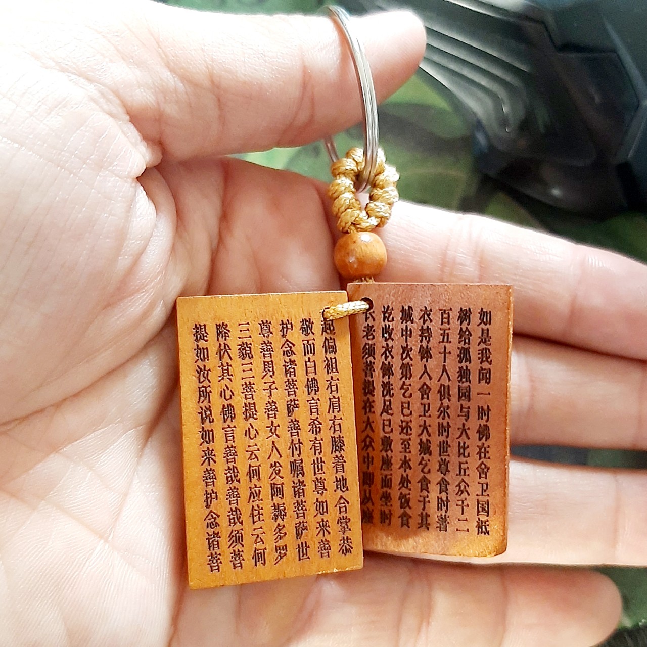 Móc khóa gỗ hình cuốn sách khắc kinh phật