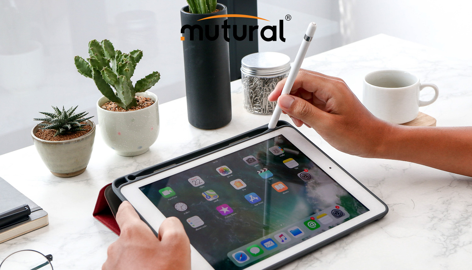 Bao da iPad pro 11 inh 2018 hiệu Mutural có khay để bút_ Màu đen_ hàng nhập khẩu