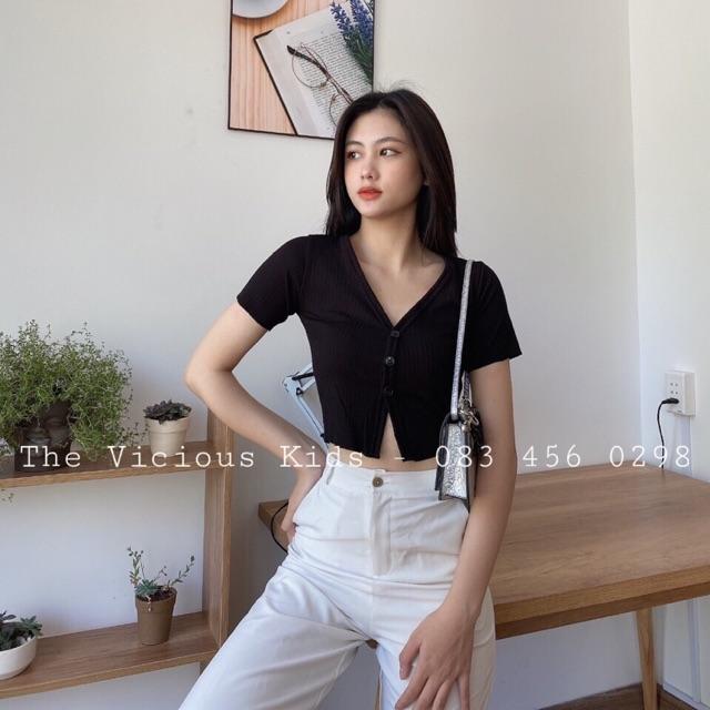 Áo Tay Ngắn Nút Lửng
