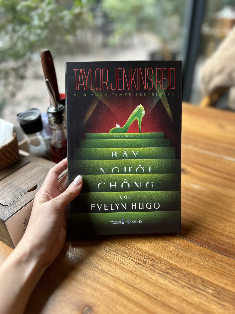 Sách BẢY NGƯỜI CHỒNG CỦA EVELYN HUGO - Taylor Jenkins Reid - San Hô Book