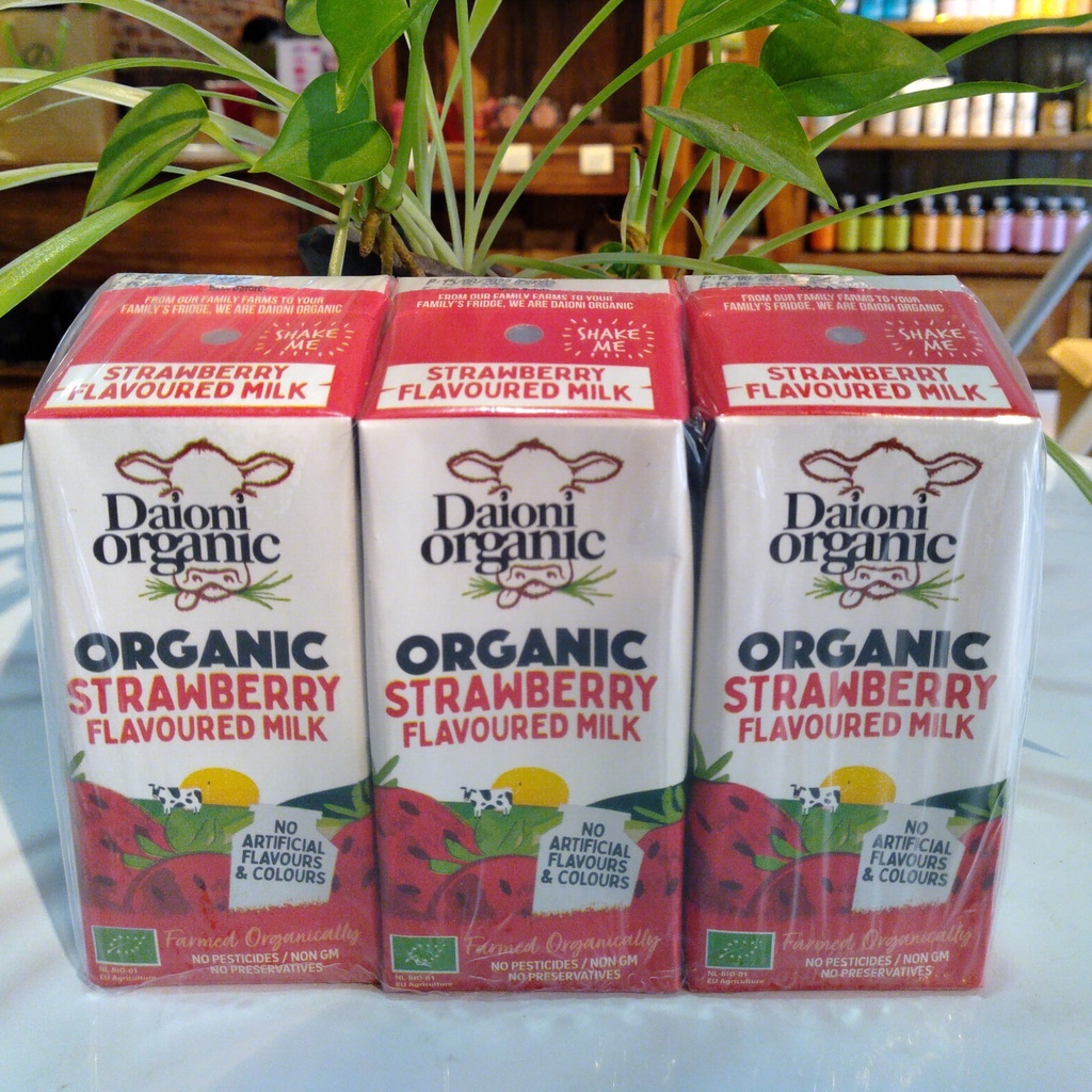 Sữa Tách Béo Hữu Cơ Tiệt Trùng  Daioni Organic Vị Dâu Hộp 200ml