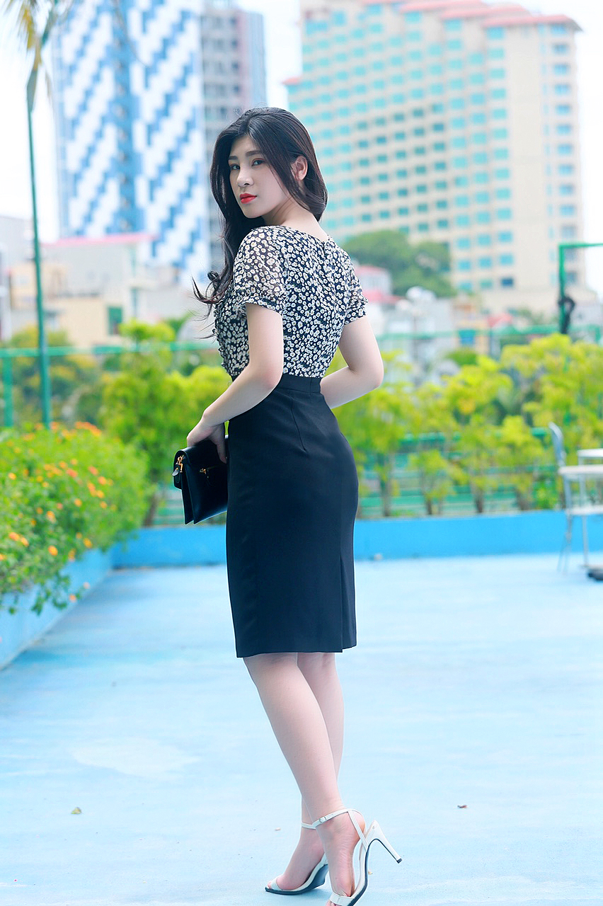 Đầm công sở phối hoa nữ cao cấp EV04