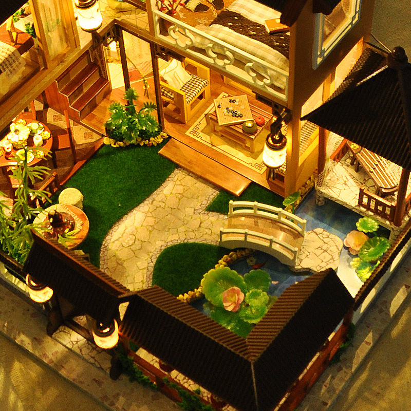 Mô hình nhà DIY Doll House A Cozy Little Courtyard Kèm Hộp nhạc và Mica Chống bụi