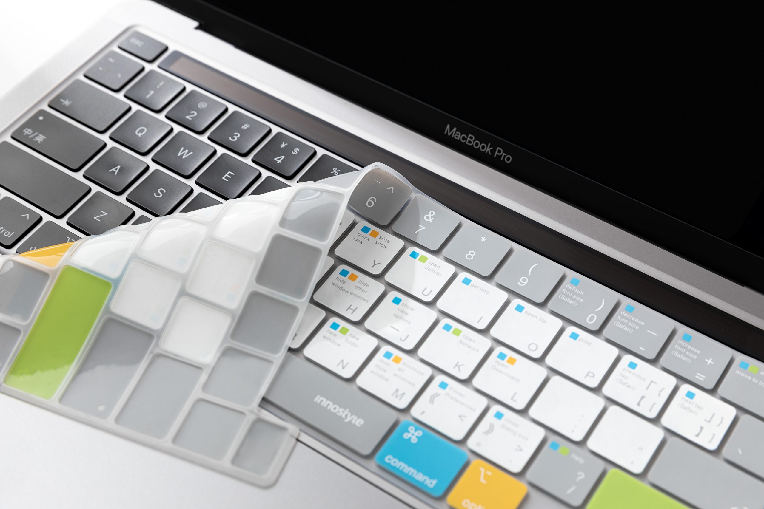 Miếng phủ bàn phím bảo vệ dành cho MacBook Air 13 inch 2020 M1 hiệu INNOSTYLE KEYGUARD NAVIGATOR SHORTCUT - Hàng Chính Hãng
