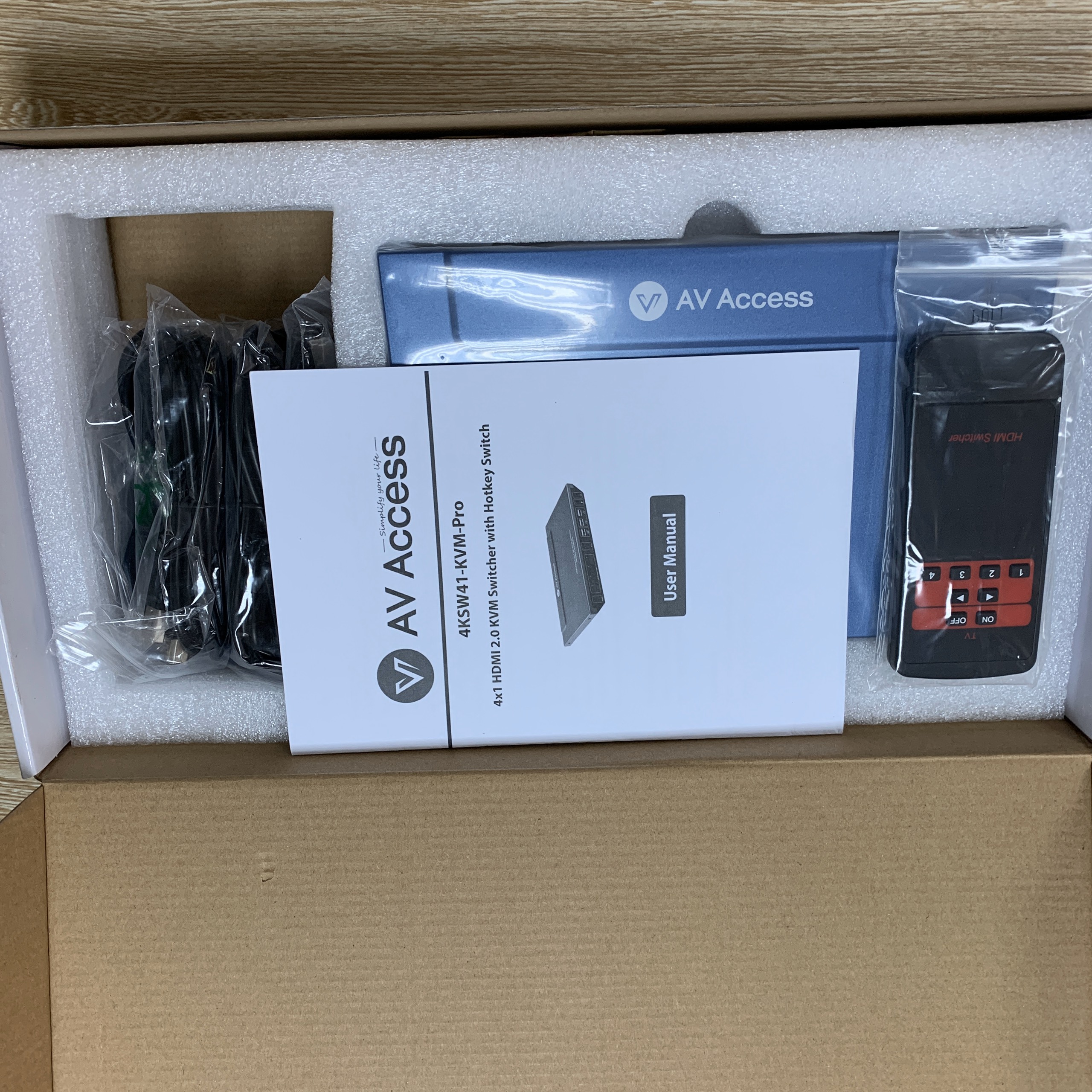 KVM HDMI 4 cổng PRO AV Access 4KSW41-KVM-PRO 4K60hz, DR10, HDCP 2.2, 5Multi-view Mode, Remote Control, Mic in/Audio Out - Hàng chính hãng