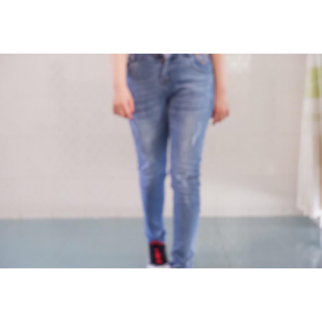 Quần jeans dài lưng cạp vừa 3 nút có rách và wash