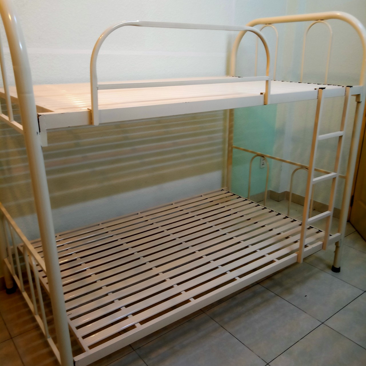 Giường sắt 2 tầng óng tròn 1mx1m màu kem - NTQH04
