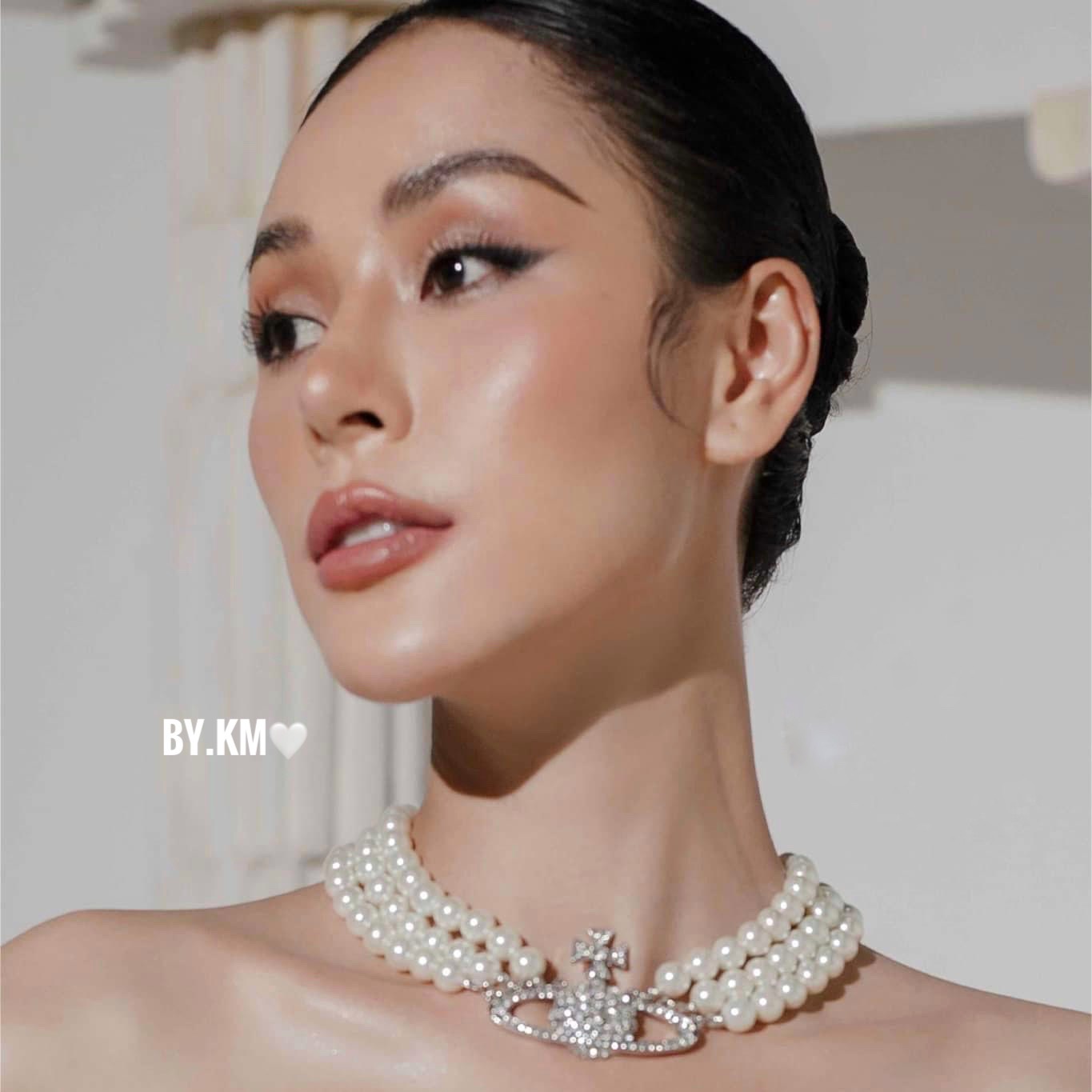Dây chuyền ngọc 3 tầng đeo sang chảnh dành cho nữ.