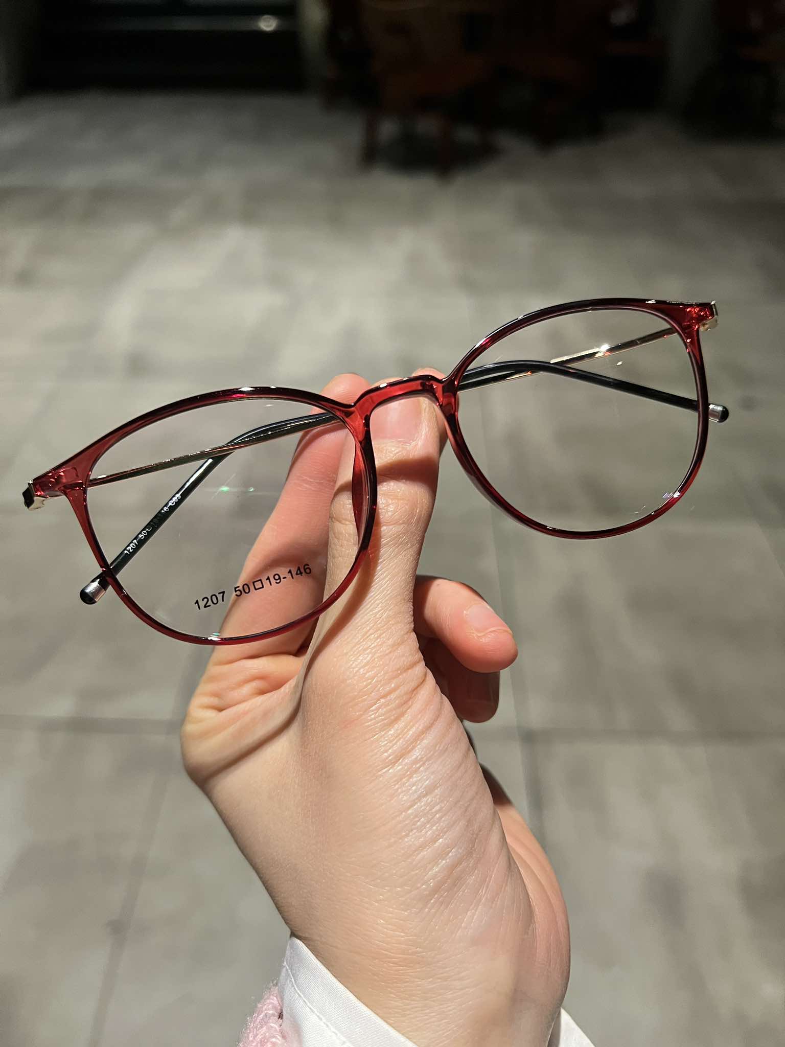 Kính Mắt tròn đỏ gọng kim loại nhẹ