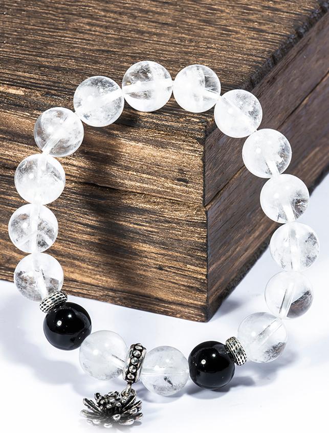 Vòng tay thạch anh ưu linh trắng 8mm mix mã não đen và charm hoa cúc bạc BRGC08M06 - VietGemstones