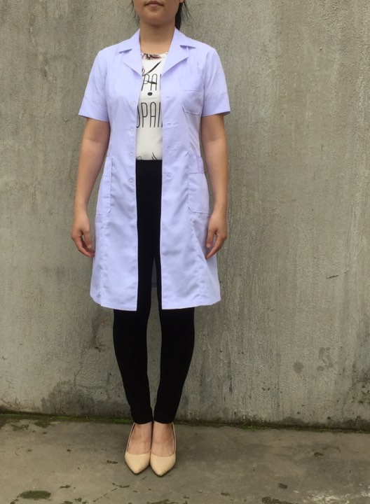Áo bác sĩ nữ cộc tay vải Lon Mỹ theo tiêu chuẩn Bộ Y Tế