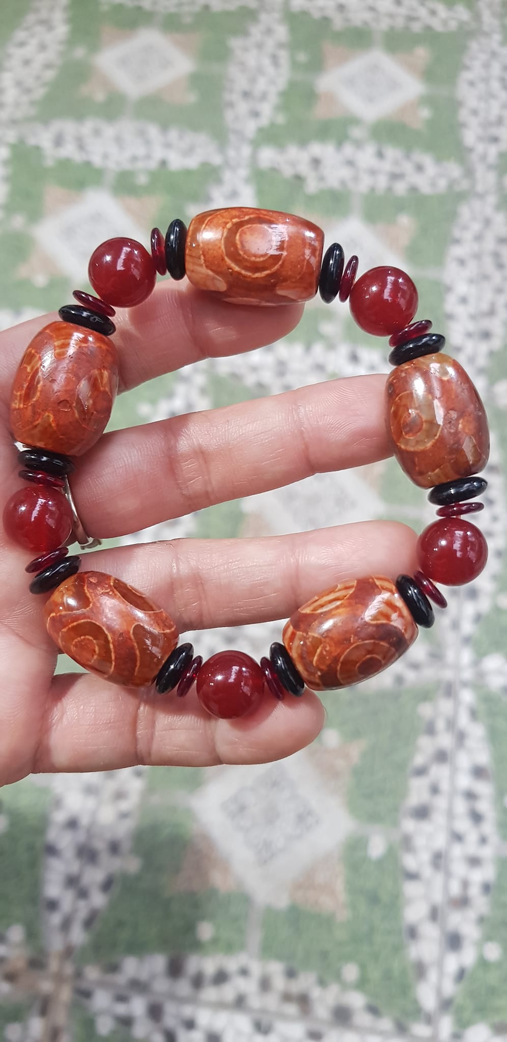 Vòng tay nam mã não tây tạng đỏ kiểu Vòng hạt thống 17mm phối hạt tròn mix đồng tiền đỏ đen vào Nam mệnh hoả mệnh thổ đeo hợp đẹp ạ
