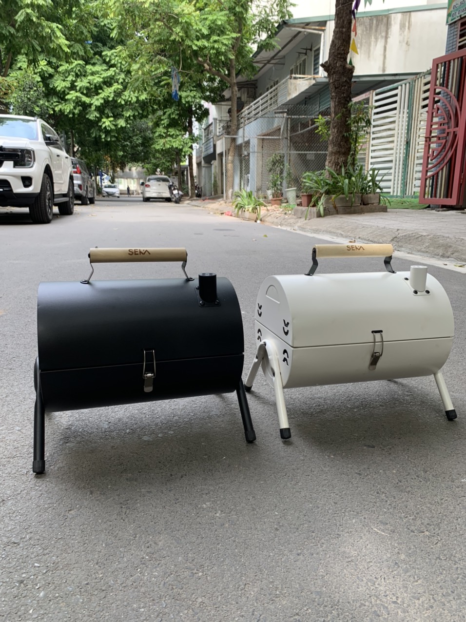 Bếp nướng than ngoài trời BBQ có ống khói, tặng vỉ nướng, khay than, chất thép không gỉ siêu bền