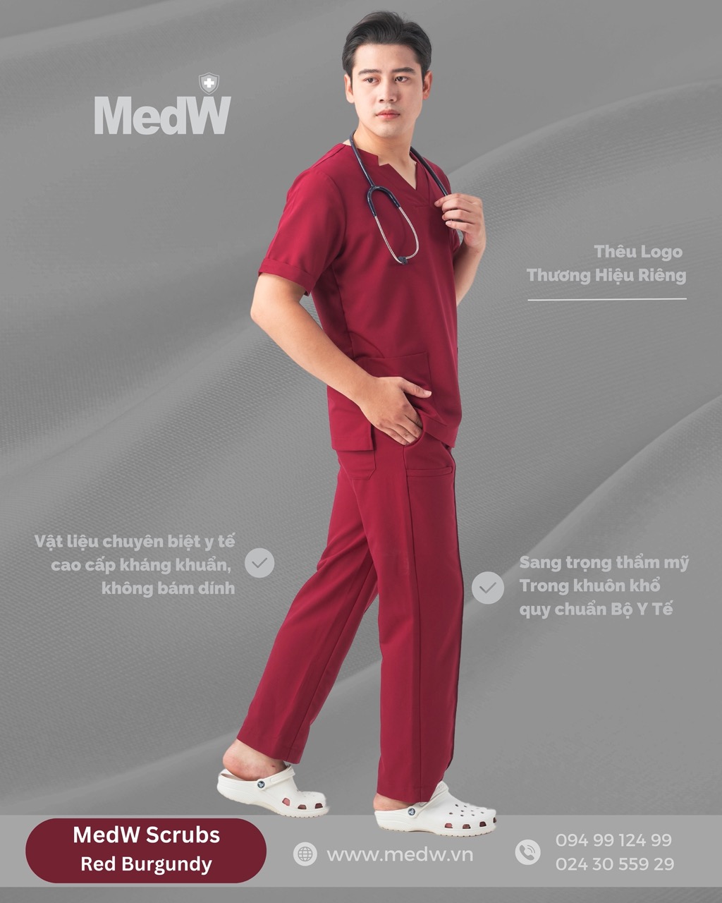 MedW Apollo Scrubs Y Tế Red Burgundy (Nam) Đỏ Rượu Vang Bộ Trang Phục Bác Sĩ Điều Dưỡng Vật Liệu Cotton Nhật Không Bám Dính, Xếp Ly Không Nhăn, Dáng Suông Vận Động Tự Do, Không Phản Quang Khi Quay Video Hình Ảnh. MedW Thêu Tên Logo Thương Hiệu