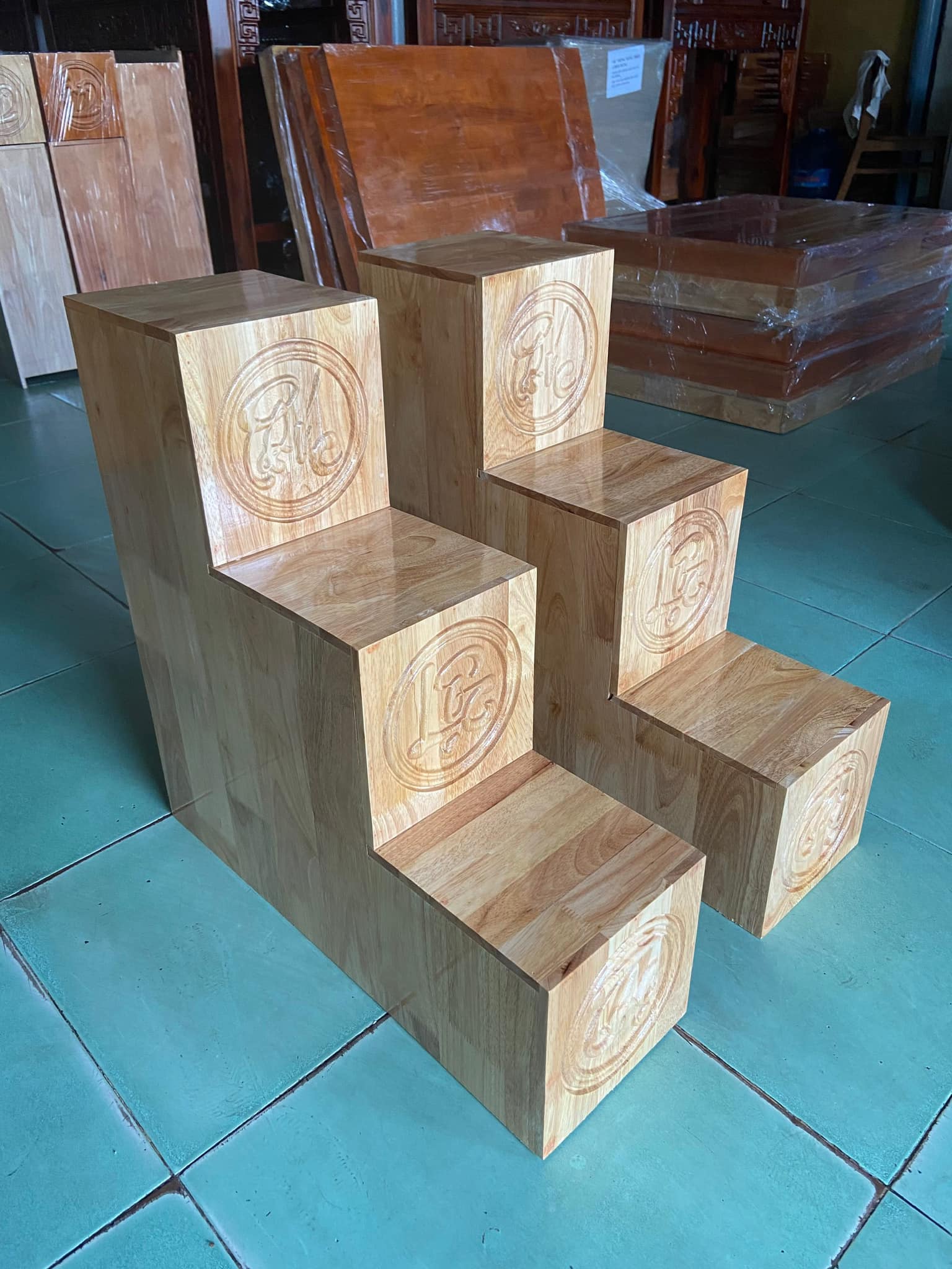 Bục tam cấp bàn thờ thần tài chạm khắc PHÚC LỘC THỌ