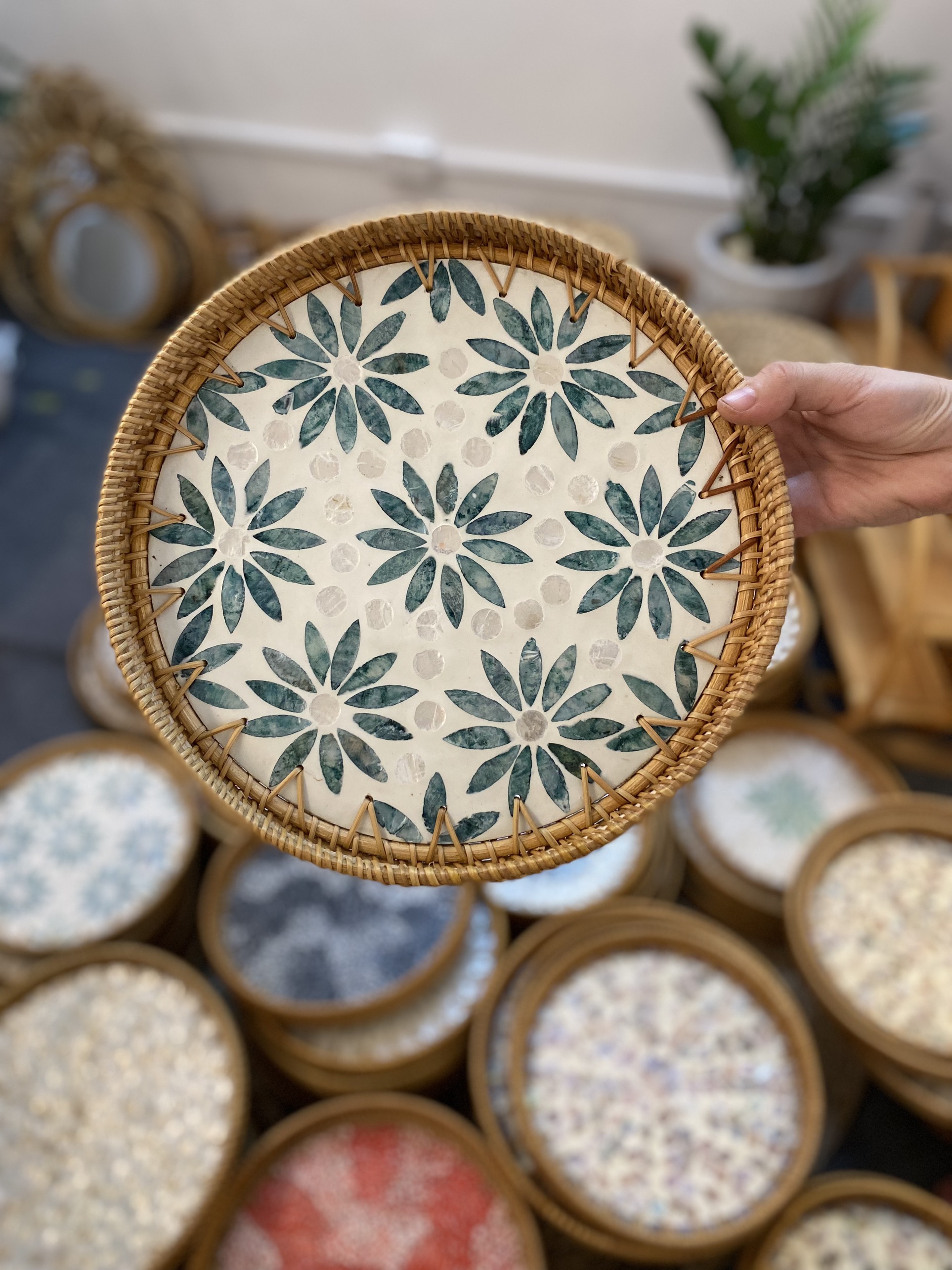 Khay mây khảm trai - Tray inlaid with pearls
