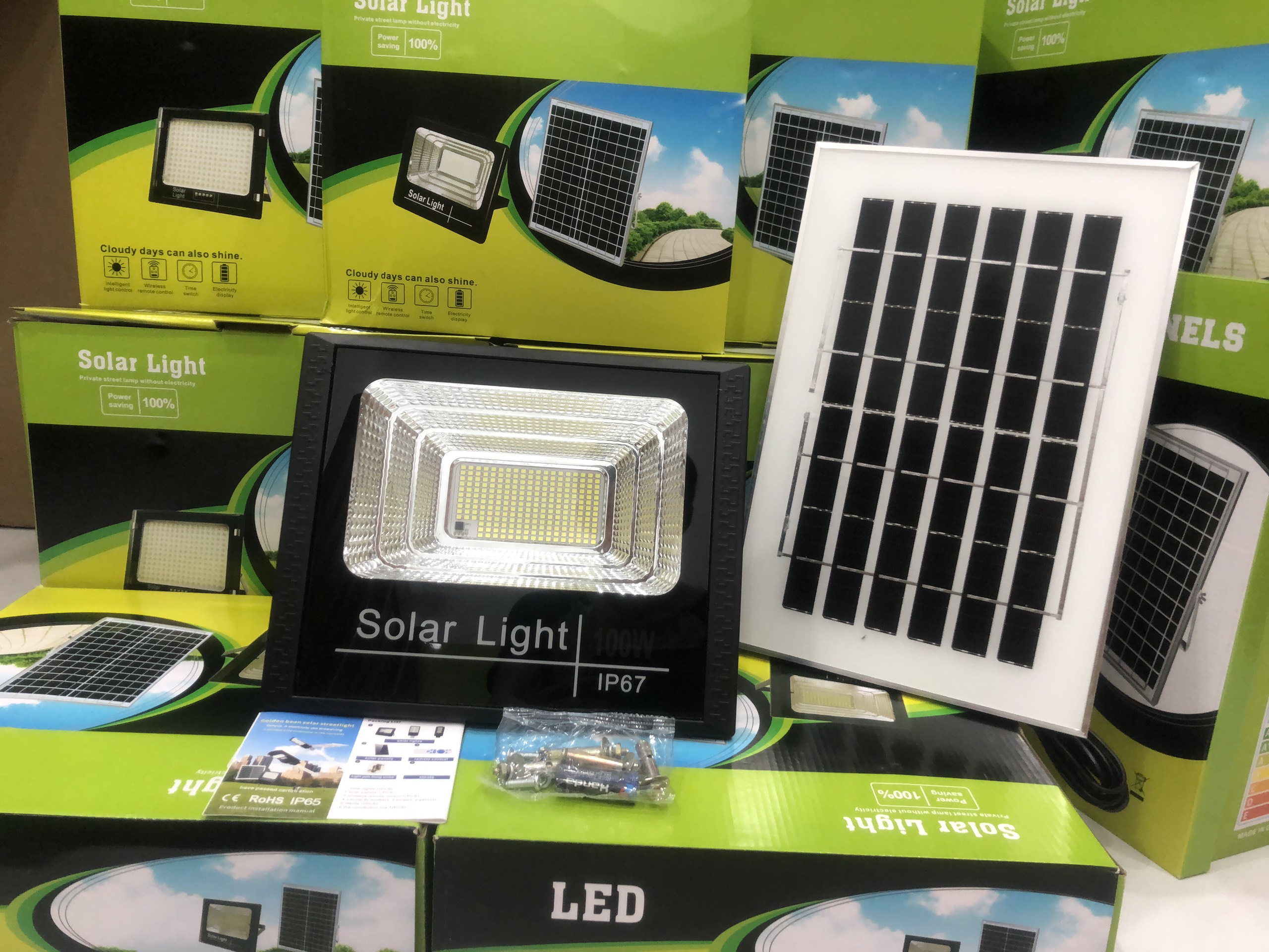 Đèn năng lượng mặt trời 100w