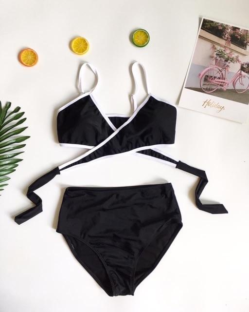 Set đi biển đen viền trắng